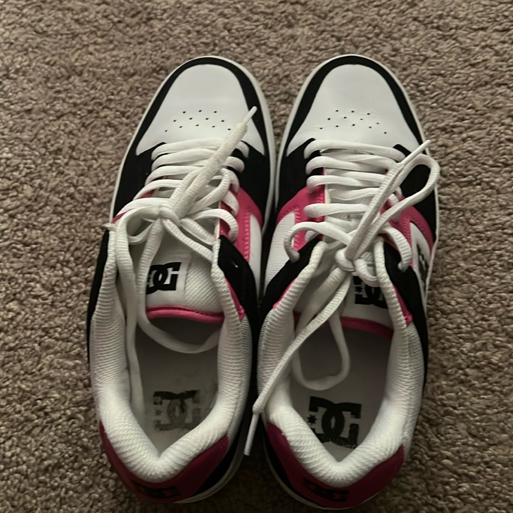 DC skate shoes